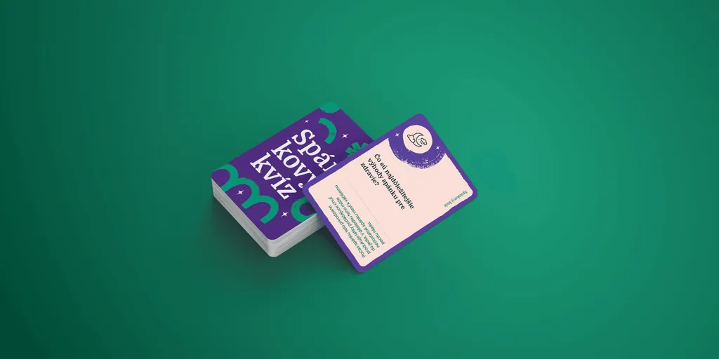 A deck of Zhiva “Spánkový kvíz” (sleep quiz) cards, with one question card turned face up
