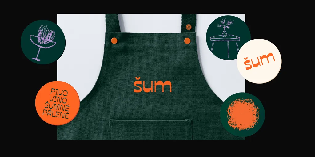 A green šum apron among orange, green and white šum coasters